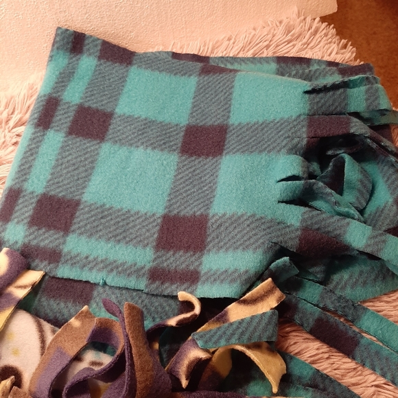 Fleece Scarves - New- 2 in set - Picture 4 of 5